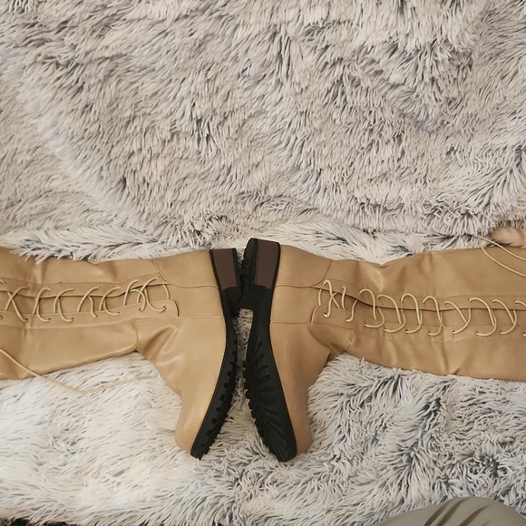 Tan 1 and 1/4" heel, zip up with laces boots - Picture 5 of 5